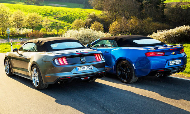 Chevrolet Camaro Cabriolet/Ford Mustang Convertible