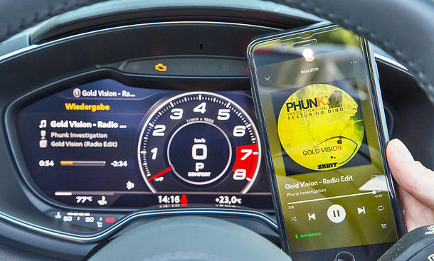 Audi TT Roadster: Connectivity