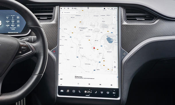 Tesla Model S Performance: Connectivity