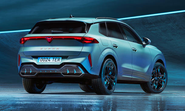 Cupra Terramar (2024); stehend, Ansicht schräg hinten