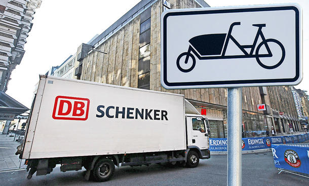 DB Schenker LKW / Lastenfahrrad