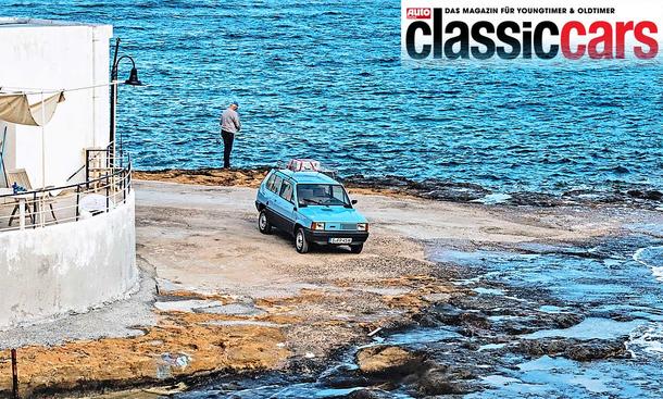 Ein Fiat Panda stehend an der Küste