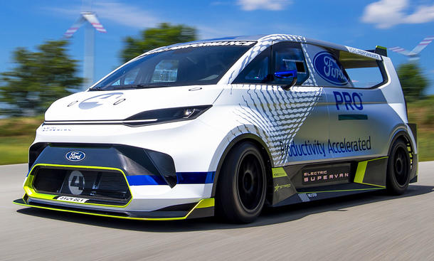 Ford Pro Electric SuperVan Tracktest begleitet autozeitung