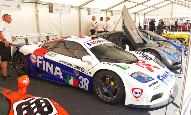 Blick von schräg vorne auf den McLaren F1 GTR.