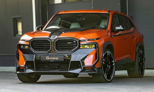 Blick von schräg vorne auf den BMW XM von G-Power.