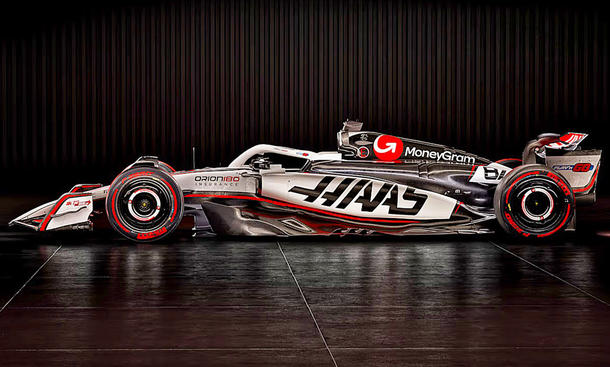 Der Haas VF-25 stehend seitlich.