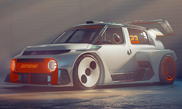 Der Hyundai Insteroid stehend von schräg vorne.