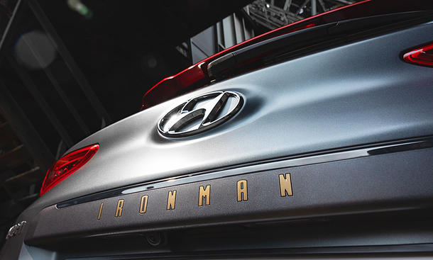 Erste Sitzprobe im Hyundai Kona Iron Man