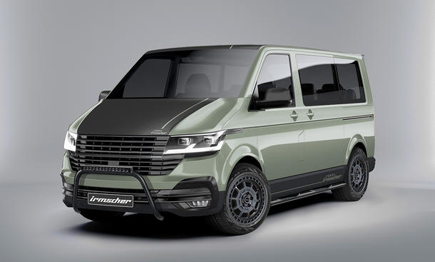 Der VW T6.1 Cross von Irmscher stehend von schräg vorne.