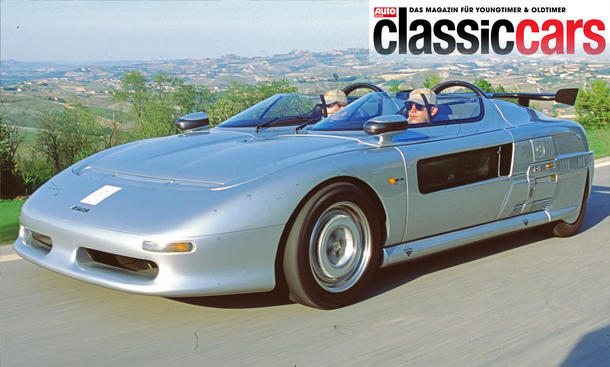 Der Italdesign Aztec fahrend von schräg vorne