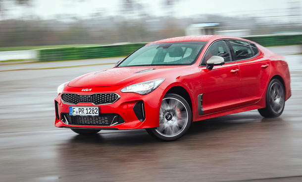 Kia Stinger GT beim Übersteuern