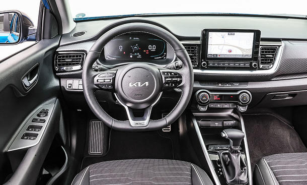 Das Cockpit des Kia Stonic (2020).