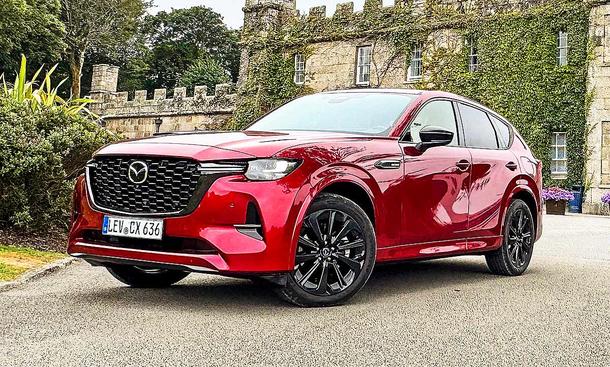 Blick von schräg vorne auf den Mazda CX-60.