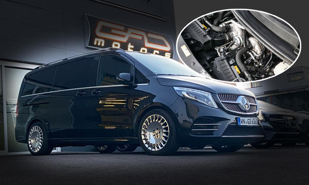 Blick von schräg vorne auf die Mercedes V-Klasse von GAD Motors, eingeklinkt oben rechts zu sehen der Motorraum mit dem V8-Biturbo-Motor.