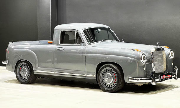 Blick von schräg vorne auf den Mercedes 180D (W120) Pick-up Restomod.