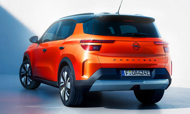 Blick von schräg hinten auf den Opel Frontera (2025).