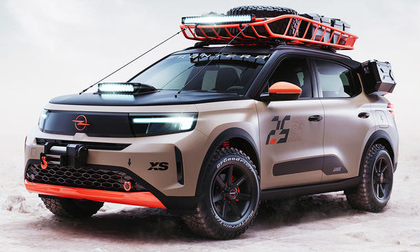 Der Opel Frontera Gravel von schräg vorne in heller Umgebung.