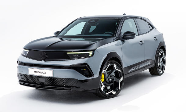 Blick von schräg vorne auf den Opel Mokka GSE (2025).