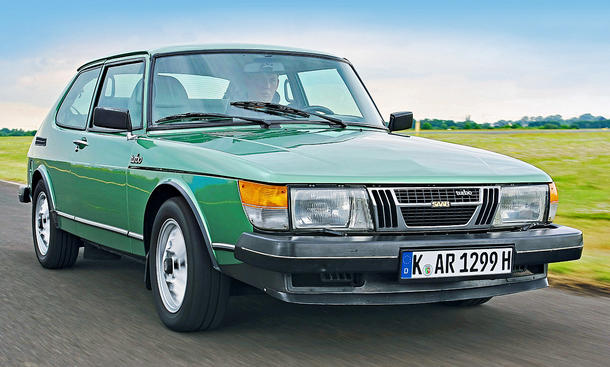 Saab 900