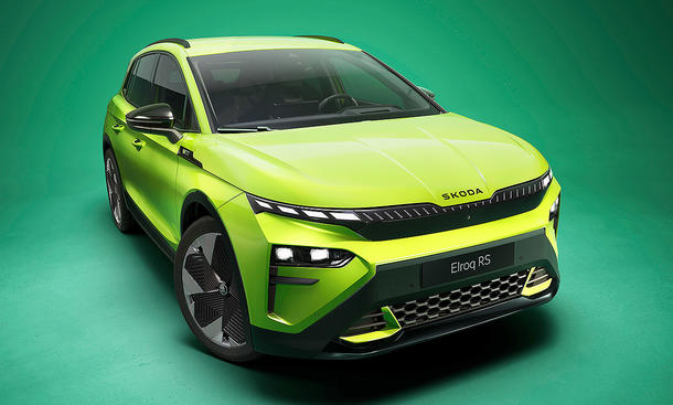Blick von schräg vorne auf den Skoda Elroq RS (2025).