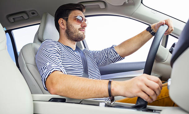 Sonnenbrille zum Autofahren: Tönung & UV-Schutz