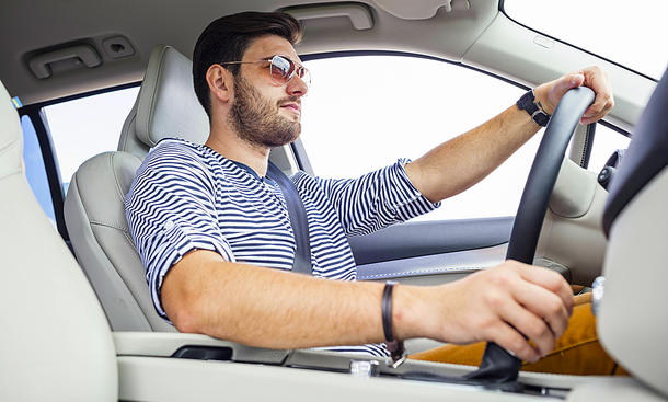 Sonnenbrille zum Autofahren: Wichtige Tipps!