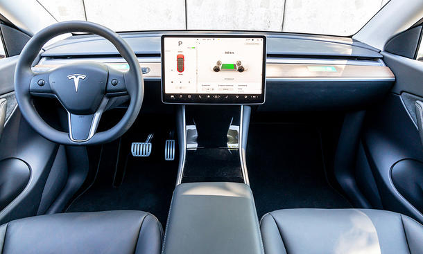 Touchscreen im Auto: Sicherheitsrisiko & Tesla-Urteil