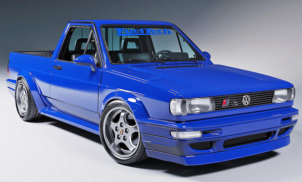 Der VW Saveiro RS 2 Quattro stehend von schräg vorne