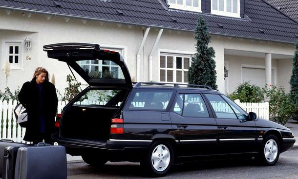 Auf der Frankfurter IAA folgt die Kombiversion Break. Neu ist eine Vierventil-Version des V6 Motors, die 200 PS leistet
» zurück zum Artikel