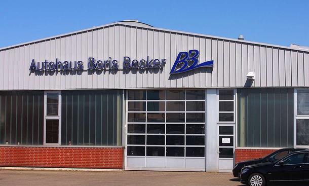 18311 Ribnitz-Damgarten, An der Mühle 33
GUTE UND GRÜNDLICHE ARBEIT
Auch eine Werkstatt von Tennis-Star Boris Becker nehmen wir unter die Lupe. Im Industriegebiet am Rande der nordvorpommerschen Bernsteinstadt Ribnitz-Damgarten geben wir eine Mercedes