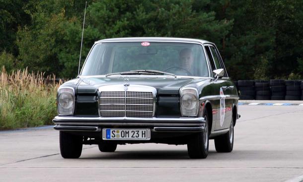 Neue Mercedes-Generation wurde 1968 vorgestellt - Anfang Januar 1968 wurde der /8 als neue Mercedes-Generation vorgestellt
Link zum Thema:
» Creme 21 Youngtimer Rallye Teil I
» Creme 21 Youngtimer Rallye Teil II
» Creme 21 Youngtimer Rallye Mercedes 250 /8 ab 1968 die neue Mercedes-Generation