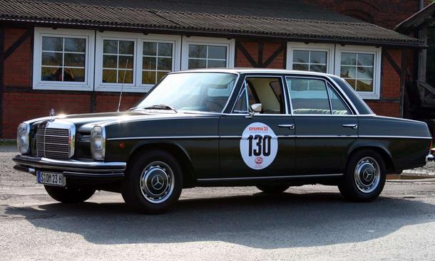 Kompakte Maße mit 4,68 Meter Länge
Link zum Thema:
» Creme 21 Youngtimer Rallye Teil I
» Creme 21 Youngtimer Rallye Teil II
» Creme 21 Youngtimer Rallye Teil III
» 40 Jahre Mercedes /8
» 30 Jahre Mercedes T-Modell Mercedes 250 /8