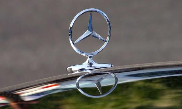 Der Stern gehört zum guten Ton
Link zum Thema:
» Creme 21 Youngtimer Rallye Teil I
» Creme 21 Youngtimer Rallye Teil II
» Creme 21 Youngtimer Rallye Teil III
» 40 Jahre Mercedes /8
» 30 Jahre Mercedes T-Modell Mercedes 250 /8