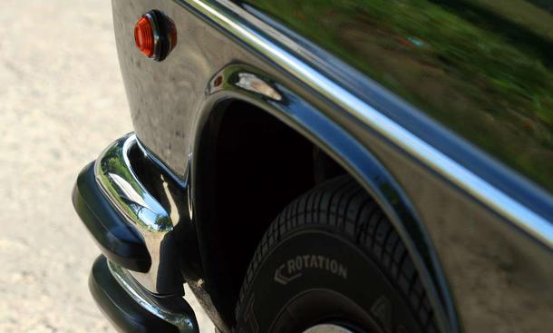 Die seitlichen Blinker kennzeichnen das italienische Auto…
Link zum Thema:
» Creme 21 Youngtimer Rallye Teil I
» Creme 21 Youngtimer Rallye Teil II
» Creme 21 Youngtimer Rallye Teil III
» 40 Jahre Mercedes /8
» 30 Jahre Mercedes T-Mode Mercedes 250 /8