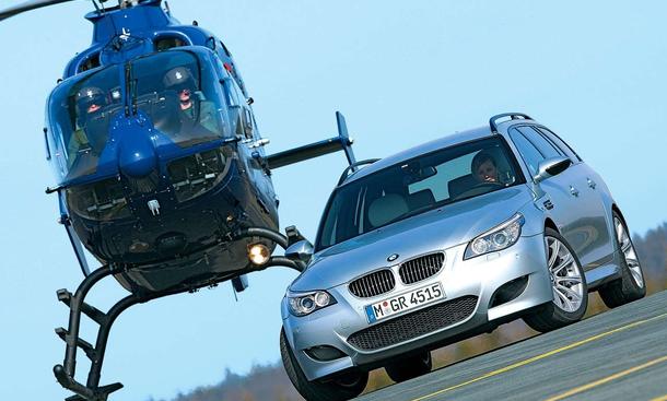 BMW M5 TOURING: Bei maximal 305 km/h Höchstgeschwindigkeit muss man schon mal in die Luft gehen, um den BMW M5 Touring zu überholen MotorbauartV10-ZylinderHubraum (cm3)4999Leistung kW / PS373 / 507 bei 7750 /minmax. Drehmoment (Nm)520 bei 6100 /minBeschle