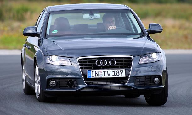 Audi A4 3.0 TDI quattro
In Kurven zeigt der Audi A4 . . .
Links zum Thema:
» Der Audi A4 1.8 TFSI im Einzeltest» Im Vergleichstest: Audi A4 3.2 FSI » Audi S5 im Einzeltest