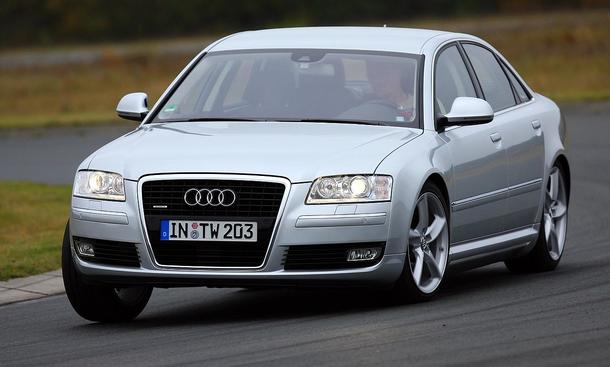 Audi A8 3.0 TDI quattro
Schnellster in Kurven ist der Allrad-Audi…
weitere Links:
» Einzeltest Audi A8 2.8 FSI
» Vergleich Audi A8 vs. Mercedes S320