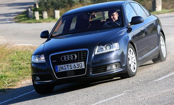 Audi A6 2.8 FSI quattro
Neutral und agil biegt der A6 quattro ums Eck
weitere Links:
»Audi A6 Avant 3.0 TFSI gegen Mercedes E 350 CGI T
» Dauertest Audi A6 3.2 FSI
» Zehn Allradsysteme im Vergleich
» Test Audi S6 – Asphalt-Attacke