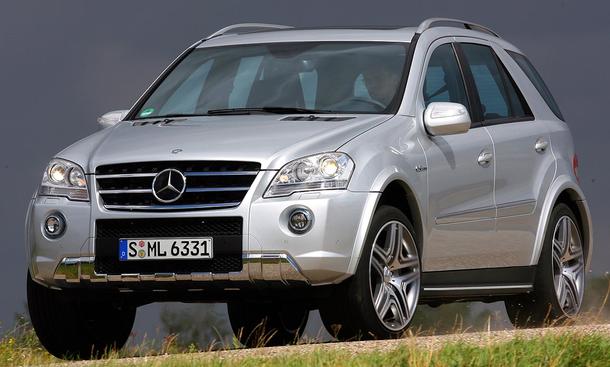 Mercedes ML 63 AMG
Trotz adaptiver Dämpfer und Luftfedern tritt…
weitere Links:
» Vergleichstest SUV: ML, X6, Cayenne, Range Rover
» Vergleichstest Power-SUV: BMW X6 vs. Porsche Cayenne GTS
» Vergleichstest Diesel SUV
» Dauertest Mercedes ML 320 CDI