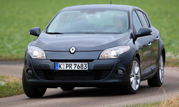 Renault Mégane dCi 130 FAP
Schnell gefahrene Kurven umrundet der straffe Renault Mégane flott und problemlos
weitere Links zum Thema:
» Sportschau: Toyota Auris gegen BMW 120d und Renault Mégane Sport» Skoda Octavia 1.4 TSI – nach dem Facelift» Renault