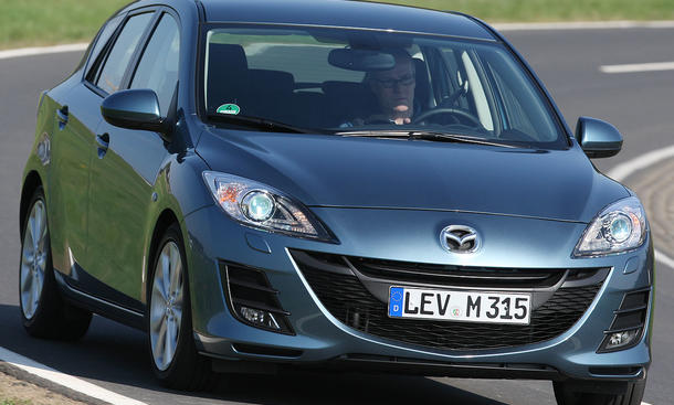 Vergleichstest: Mazda 3 1.6 - Mazda 3 1.6
Die Bi-Xenonscheinwerfer für den Mazda 3 kosten 1150 Euro und sind nur mit Navisystem bestellbar Die Bi-Xenonscheinwerfer für den Mazda 3 kosten 1150 Euro und sind nur mit Navisystem bestellbar