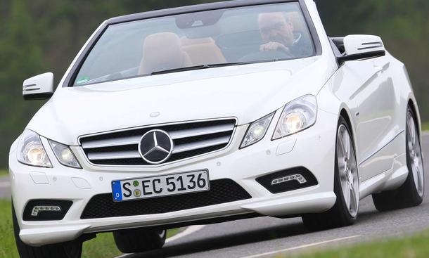 Mercedes E 350 CGI BlueEfficiency Cabrio
Der Preis des Mercedes beträgt 56.882 Euro Der Preis des Mercedes E 350 CGI Cabrio beträgt 56.882 Euro