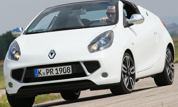 Vergleichstest: Renault Wind TCe 100 - Renault Wind TCe 100
Der Wind hinterlässt einen fahraktiven Eindruck Der Renault Wind TCe 100 hinterlässt einen fahraktiven Eindruck