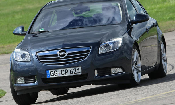 Opel Insignia 2.0 Turbo
Der Insignia kann ab 32.505 Euro gekauft werden Der Opel Insignia 2.0 Turbo kann ab 32.505 Euro gekauft werden