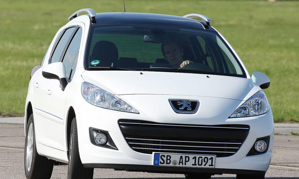Peugeot 207 SW HDi FAP 90Aus Platzgründen muss man auf der Urlaubsreise mit der ganzen Familie Abstriche machen Peugeot 207 SW HDi FAP 90 Frontansicht