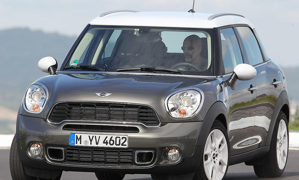 Vorderansicht - Mini Cooper S Countryman All4Der Countryman fegt in bester Mini-Manier um den Rundkurs Mini Cooper S Countryman All4 Vorderansicht