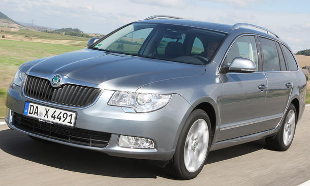 Skoda Superb Combi 2.0 TDI
Der Skoda ist ab 30.250 Euro zu haben Skoda Superb Combi 2.0 TDI für 30.250 Euro