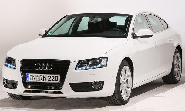 Frontansicht - Audi A5 Sportback
Der A5 repräsentiert die hochwertige, stilvolle Mittelklasse ... Frontansicht des Audi A5 Sportback