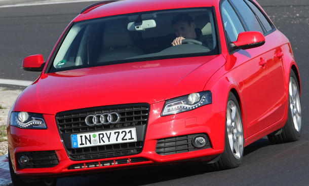 Audi A4 Avant 2.0 TDI
Der sparsame Audi A4 setzt sich erneut durch und überzeugt durch sein Gesamtkonzept Audi A4 Avant 2.0 TDI sparsamer Audi A4