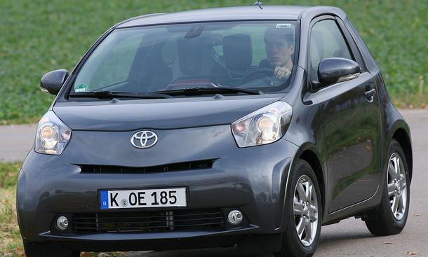 Toyota iQ 1.0 VVT-iSehr wendig: Acht Meter Wendekreis beim iQ Toyota iQ 1.0 VVT-i Kleine Wendekreise